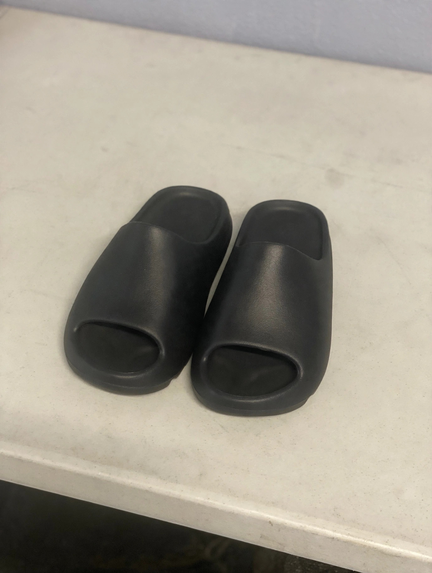 Side view of black YS-01 Onyx slides